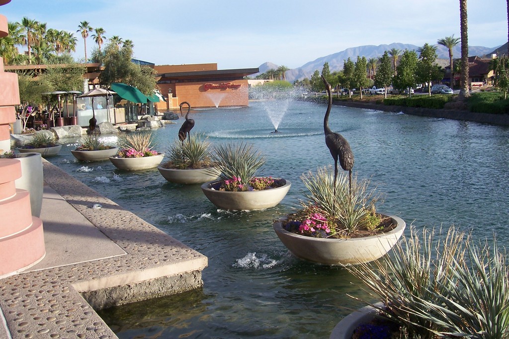 Rancho Mirage, CA: The River. Shopping, dining entertainment center in Rancho Mirage