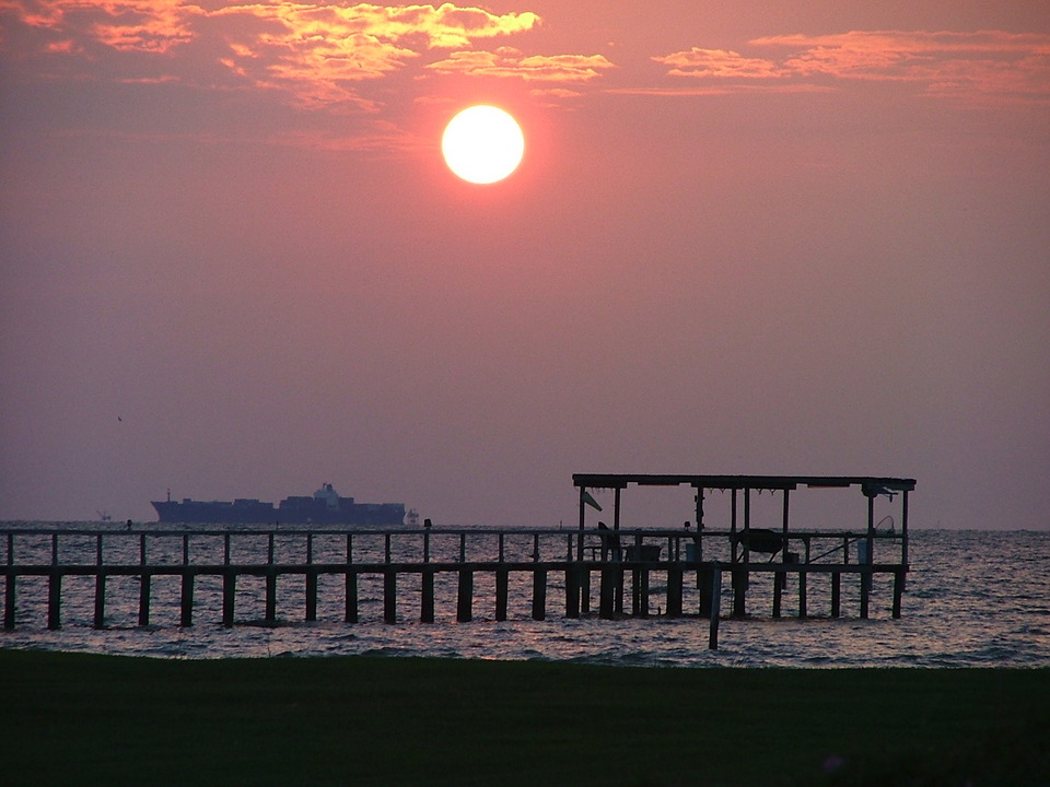 Seabrook, TX: Seabrook TX on Todville Rd, 6:30 AM, when the seagulls wake up