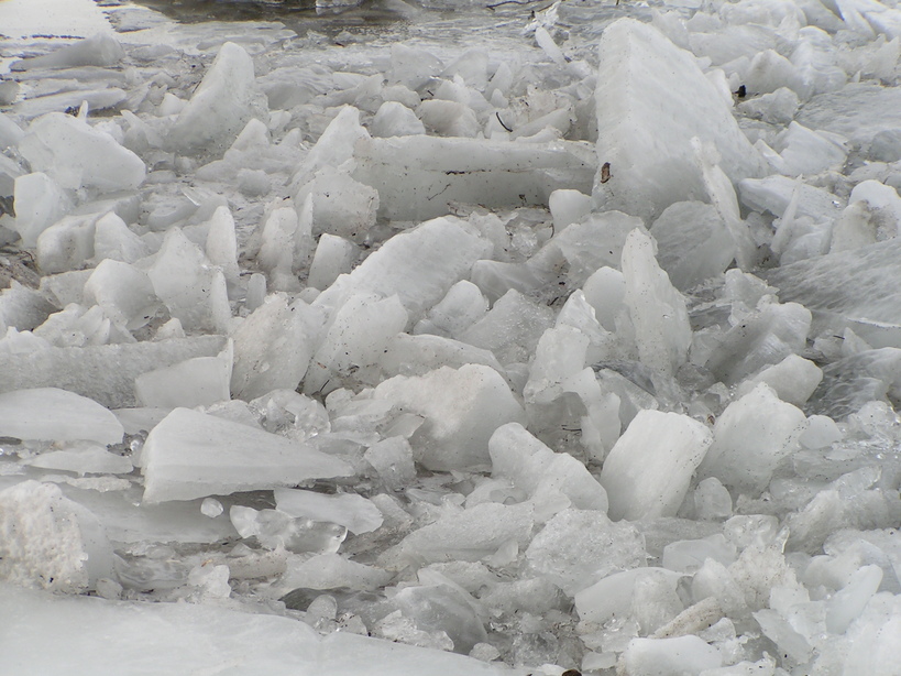 Columbus, MT: Yellowstone River frozen