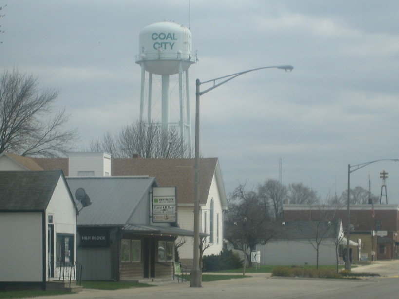 Coal City, IL: water tower behind police station