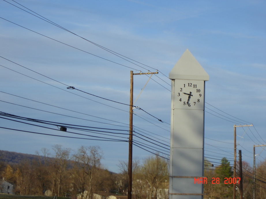 Linglestown, PA: Backwards Clock (Vartan on Linglestown Rd)