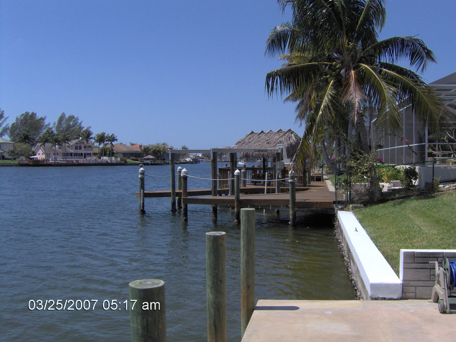 Cape Coral, FL: Living in paradise on the citrus canal