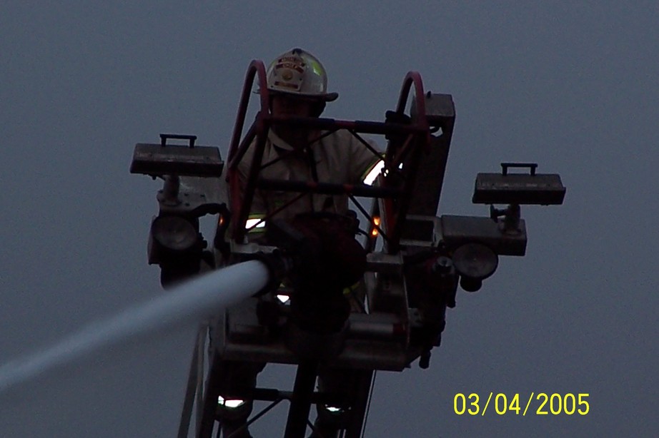 Aberdeen, WA: Fireman at Selmer's Fire