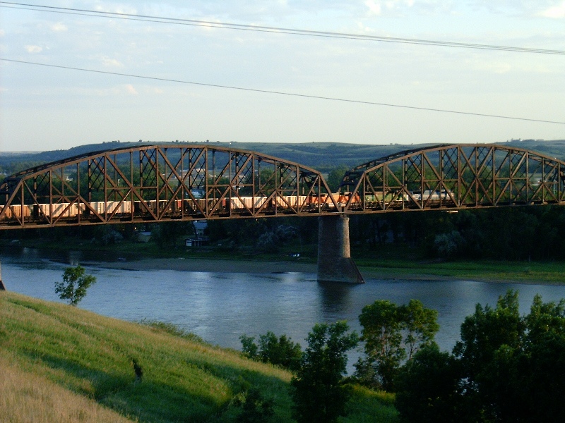 Bismarck, ND: Bismarck, North Dakota: Railway bridge over the Missouri River