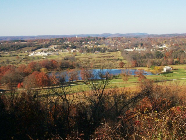 Mountain View, AR: Mountain View in Autmn, view from Dodd Mtn. scenic overlook