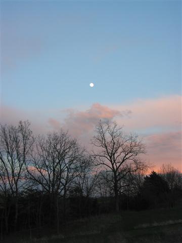 Troy, MO: Photo after late afternoon thunderstorms - Magnificent Moon