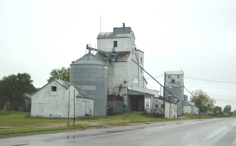 Walnut Grove, MN: Grain storage
