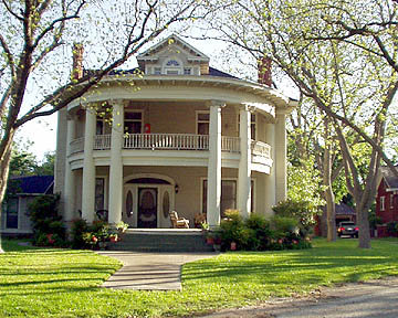 Smithville, TX: Home used in film "Hope Floats", Smithville, TX