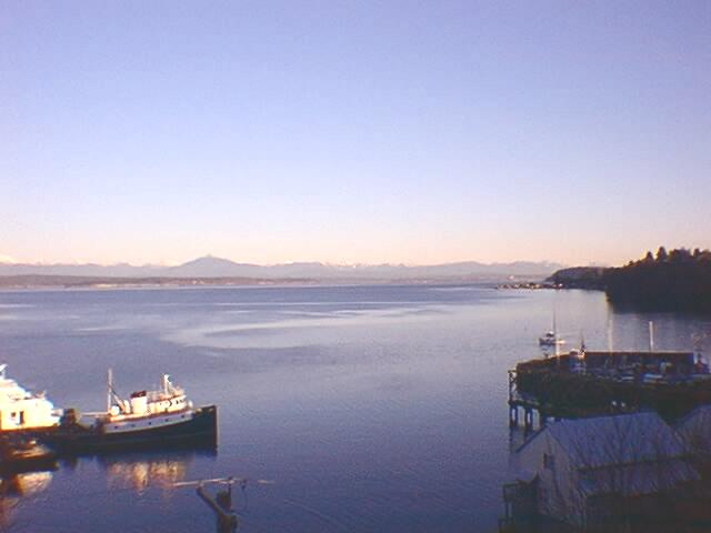 Langley, WA: Langley Harbor with Cascades