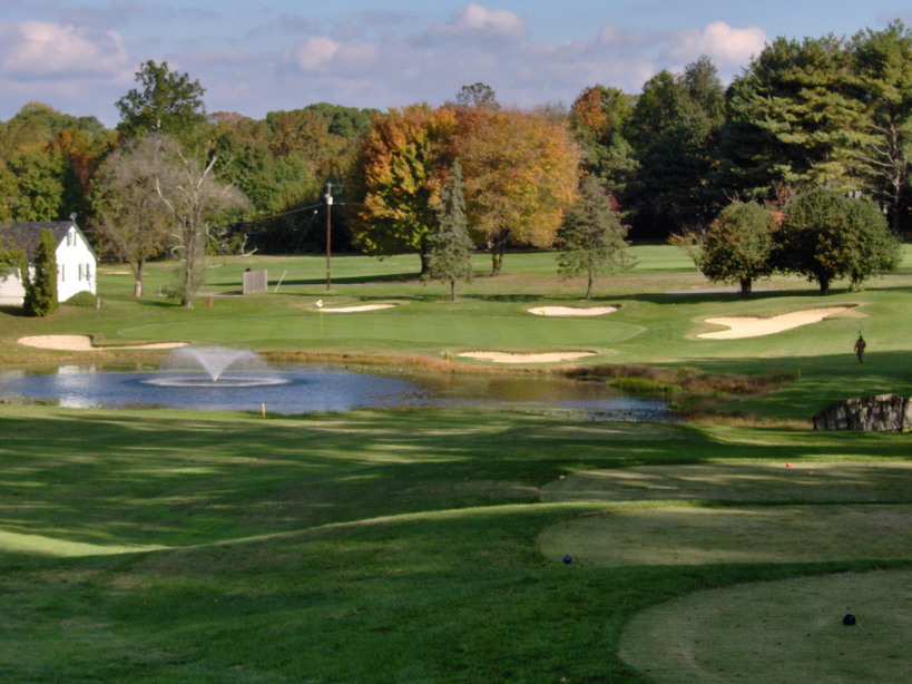 Crofton, MD: The 12th hole at Crofton Country Club