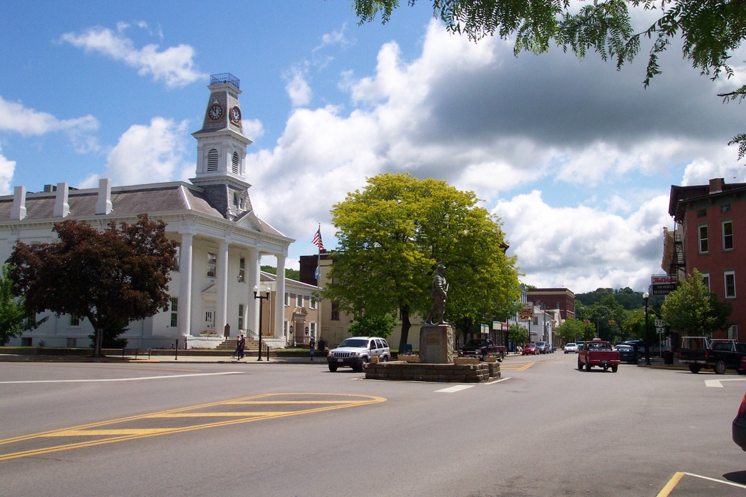 McConnelsville, OH: Center of Town