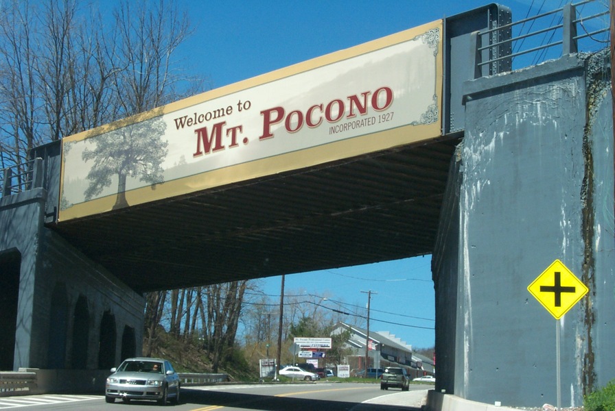 Mount Pocono, PA: Entrance to Mount Pocono from 611