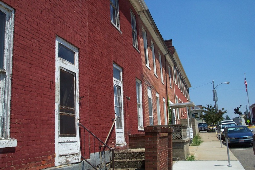 Somerset, OH: Just off Downtown, great old buildings persevere