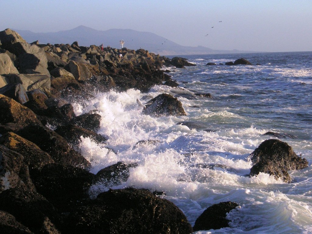 Morro Bay, CA: Crashing Waves, Morro Bay, CA