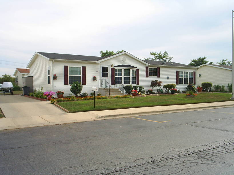 Park City, IL: Home on Kehm Blvd across from Village Hall & Police Station