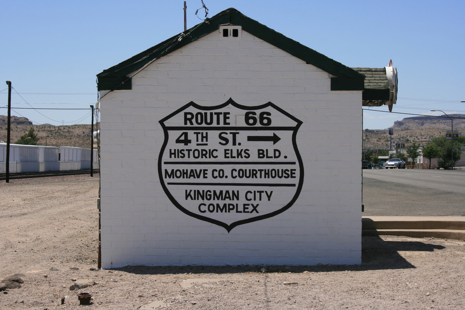 Kingman, AZ: Old route 66 goes right through the old historic part of Kingman Arizona