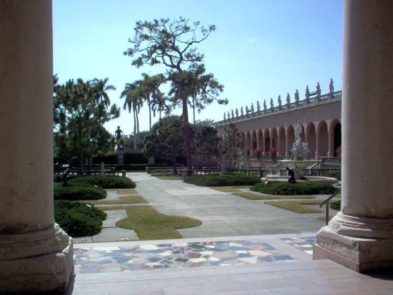 Sarasota, FL: Looking out on the courtyard of the Ringling Museum