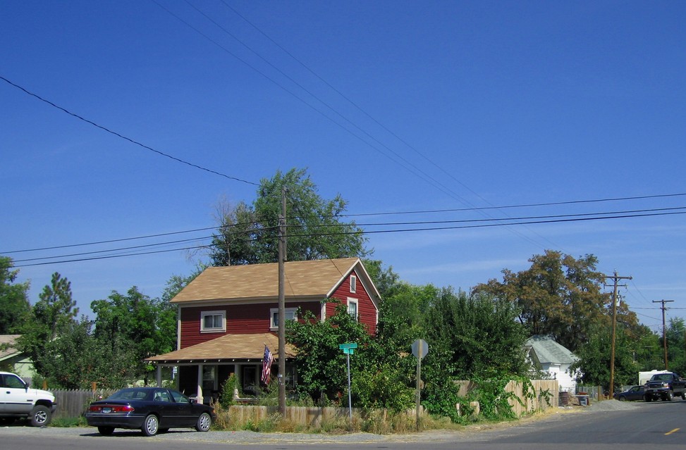 Merrill, OR Red House.... photo, picture, image (Oregon) at