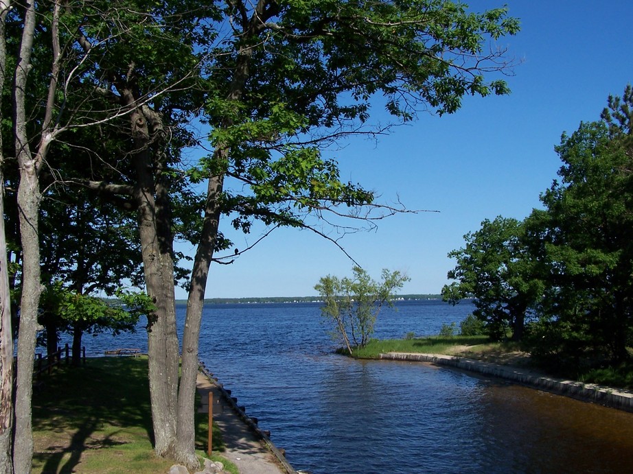 Cadillac, MI: Canal connecting Lakes Cadillac and Mitchell