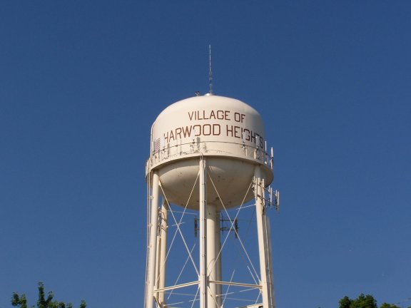 Harwood Heights, IL: better water tower pic without power lines