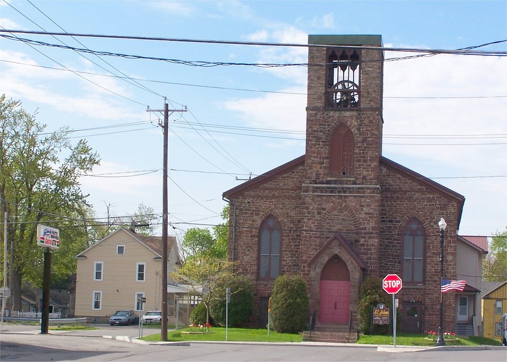 Medina, NY: Church built in the middle of the road