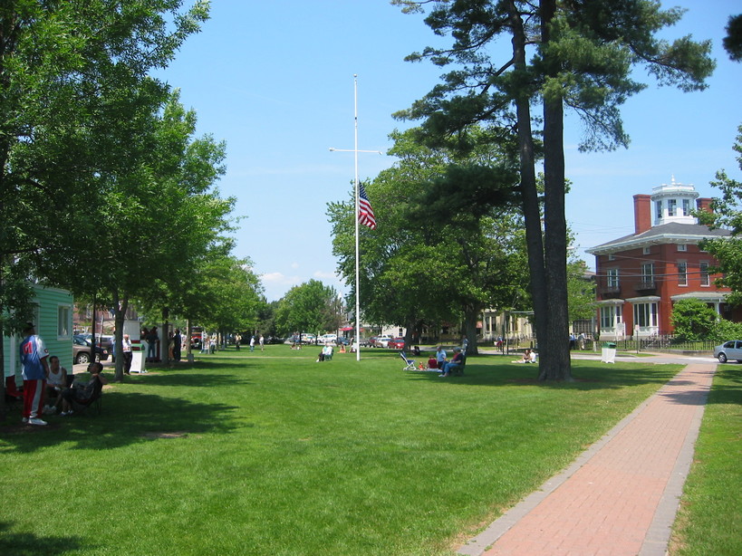 Brunswick, ME: This is The Mall on Main St. in down town Brunswick