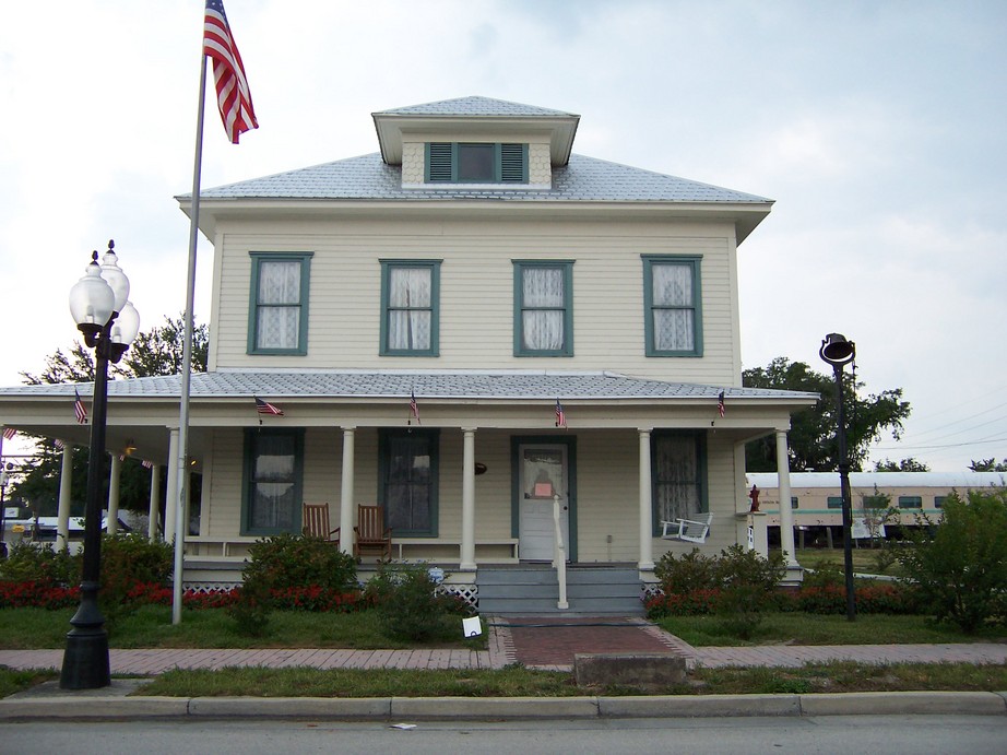 Fort Meade, FL: Old School House Museum Circa 1885