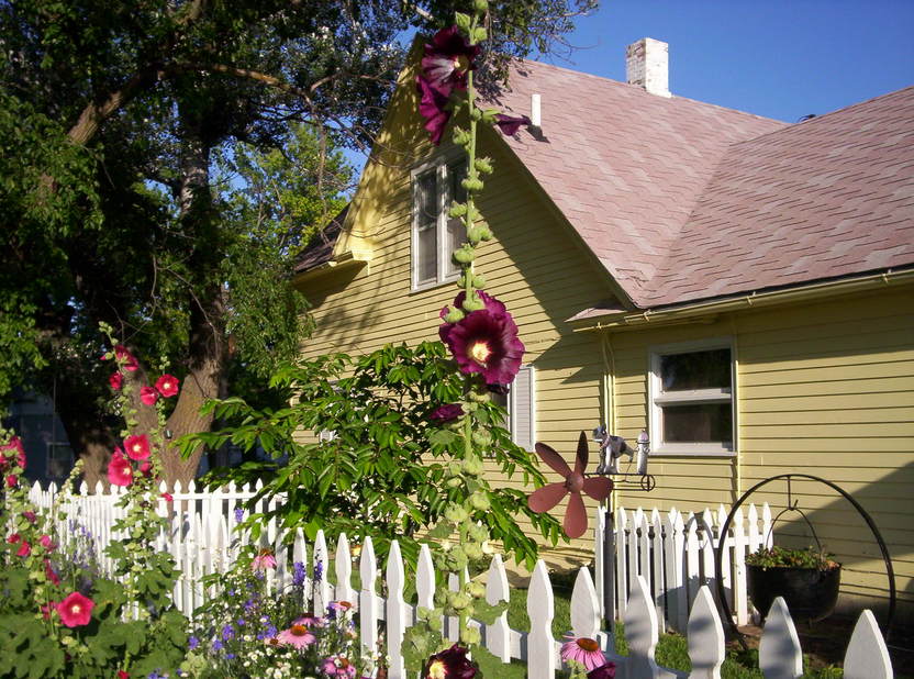 Norton, KS: garden fence