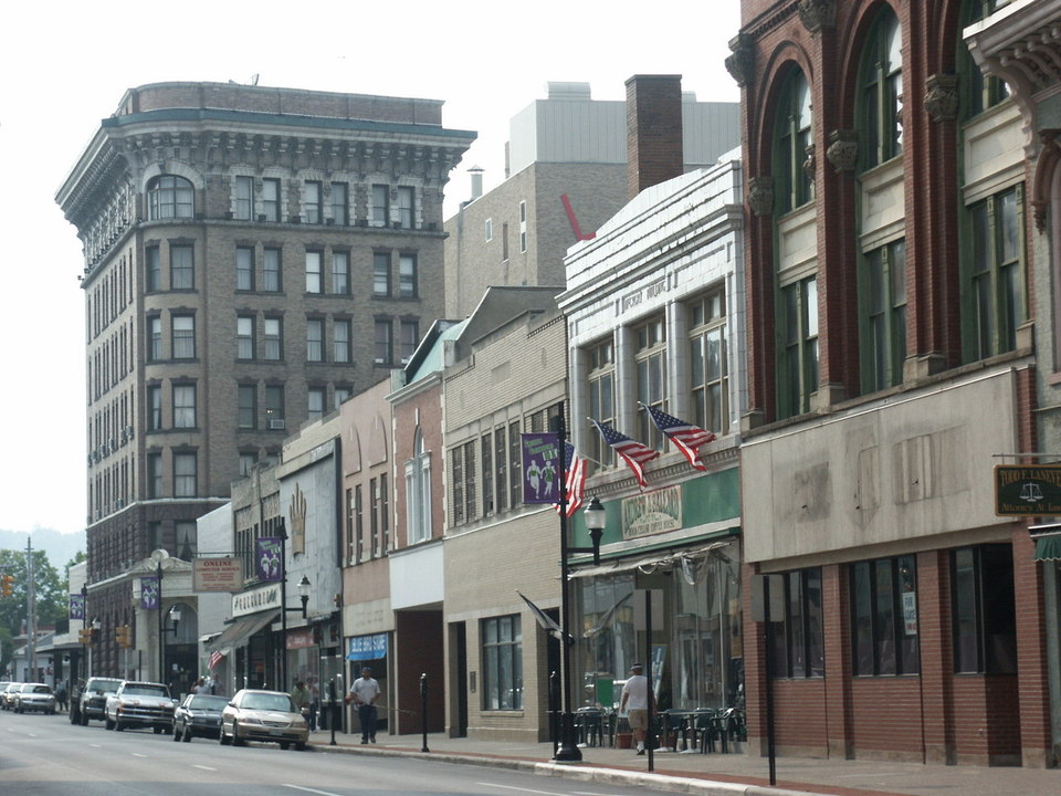 Clarksburg, WV: Downtown on US Route 50