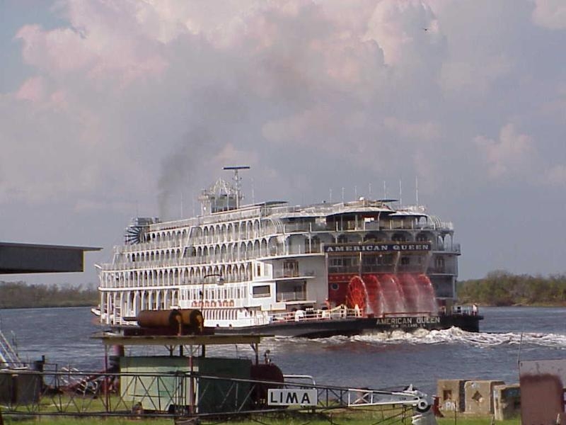 Port Neches, TX: Paddlewheel boat coming from New Orleans, La down the Neches River