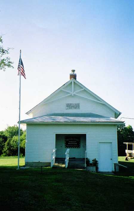 Maquon, IL: Fruit Hill One-Room School House