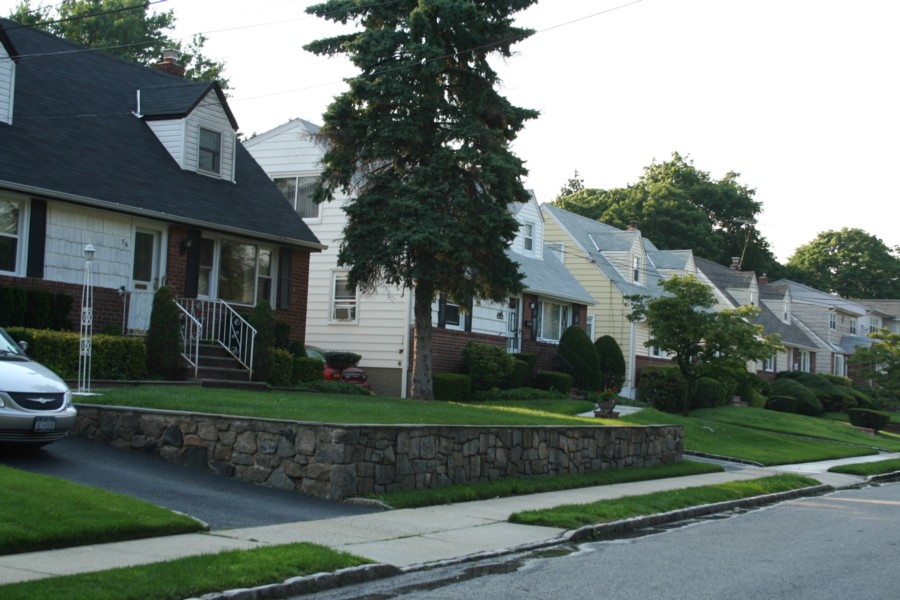 Albertson, NY: Typical Residential Street 2