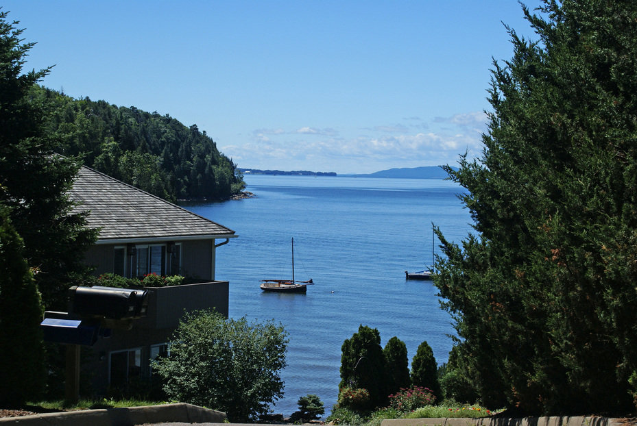 Burlington, VT: Lake champlain on Burlington bikepath