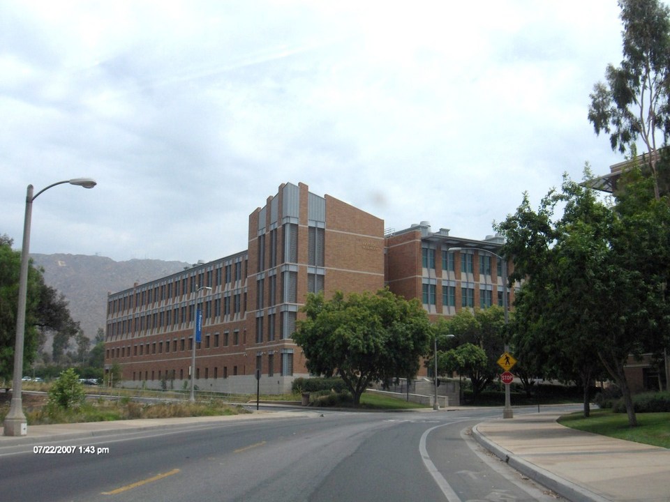 Riverside, CA: Univ. of California Riverside - Physical Sciences Building