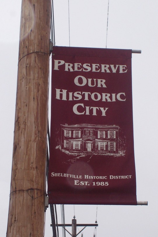 Shelbyville, KY: Banner at 5th and Main