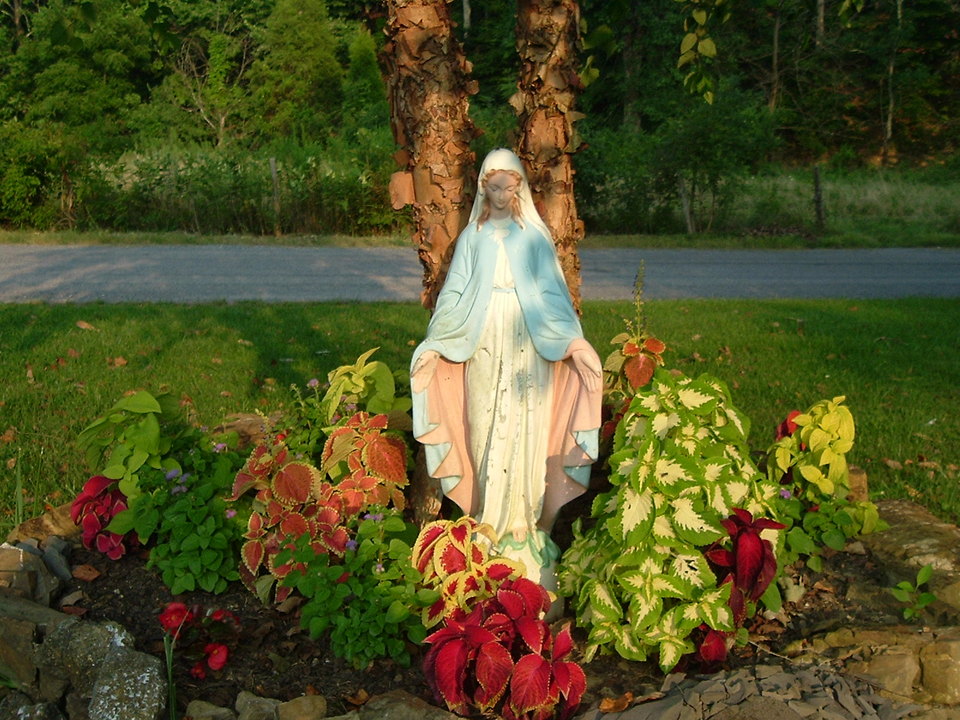 Greeneville, TN: Virgin Mary Statue in the Smokey Mountains , Greeneville , Tn