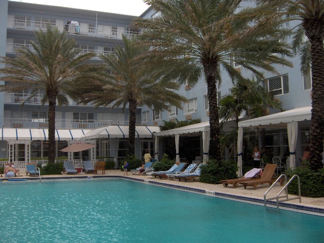 Surfside, FL: Lush, tropical Pool at The Beach House Hotel