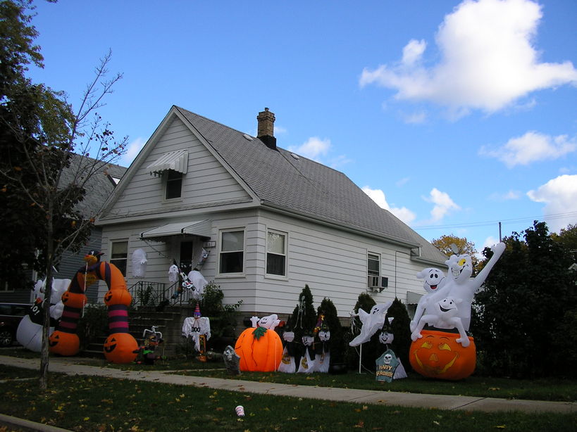 Morton Grove, IL: Halloween decorations in MG