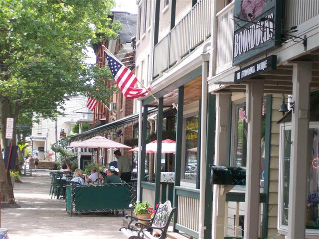 Piermont, NY: Great shops and restaurants line Piermont Avenue in Piermont