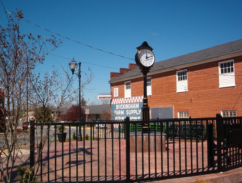 Dillwyn, VA: Clock in downtown Dillwyn