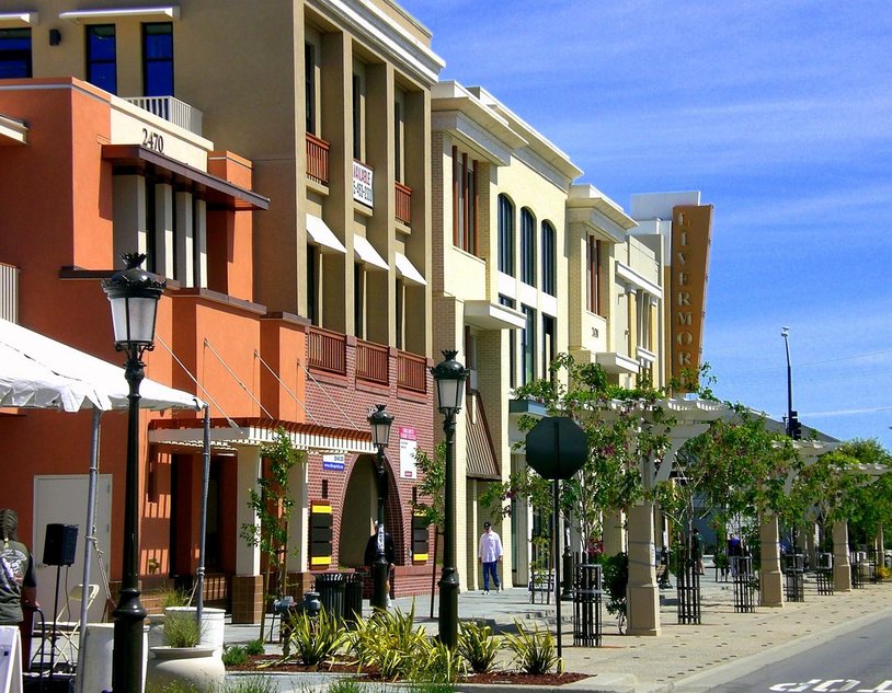 Livermore, CA: Downtown Fountain & Shops