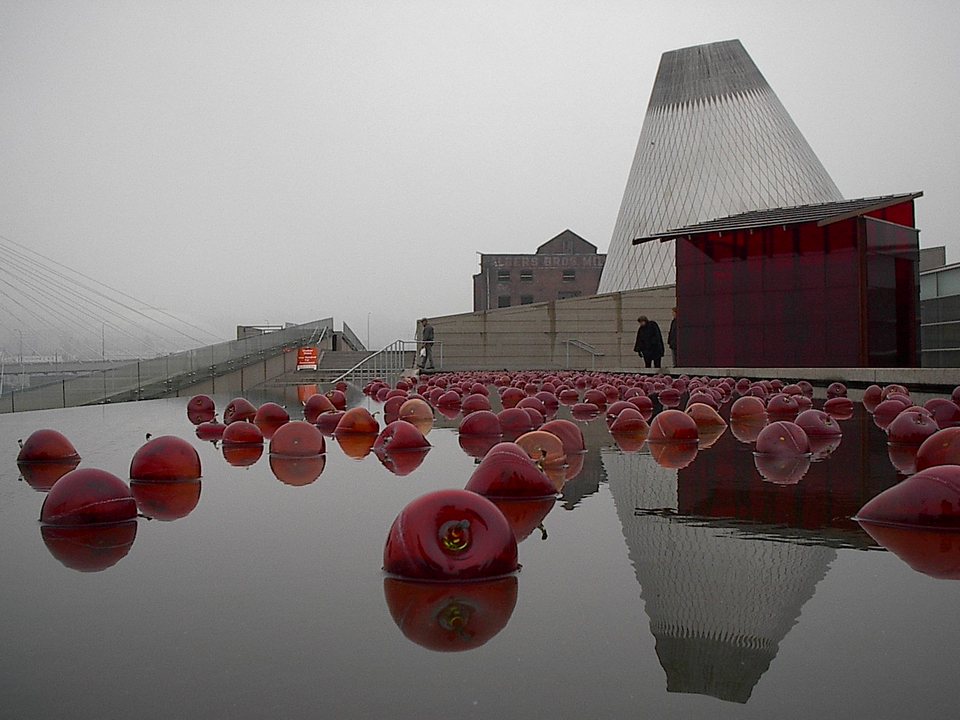 Tacoma, WA: Red Apples on Water, Museum of Galss