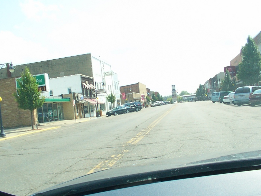 Durand, MI: Saginaw St. Looking at the stores down town