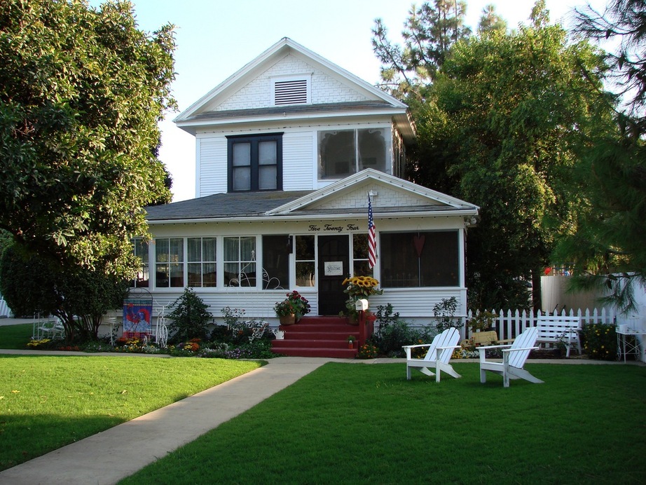 Exeter, CA: 1909 farmhouse @ 524 W Firebaugh Ave