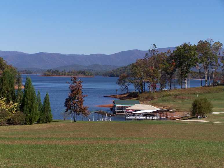 Hiawassee, GA: Lovely Lake Chatuge in October
