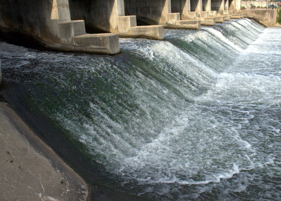 Rockford, MI: Dam in Downtown Rockford