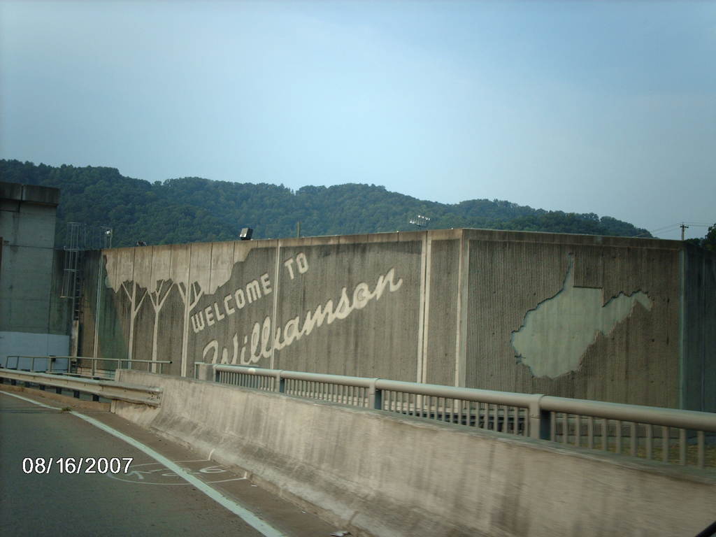 Williamson, WV: Flood wall at the 2nd Ave. entrance to the city