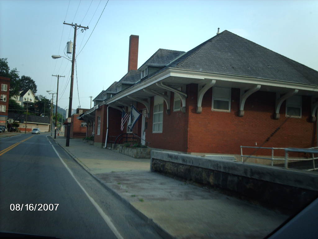 Williamson, WV: Williamson City Hall, former N&W Train Depot