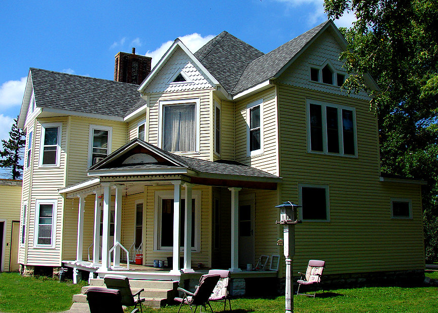 Gilmore City, IA: A towering mansion of Gilmore City inches closer to perfection as its expensive renovations move toward completion.