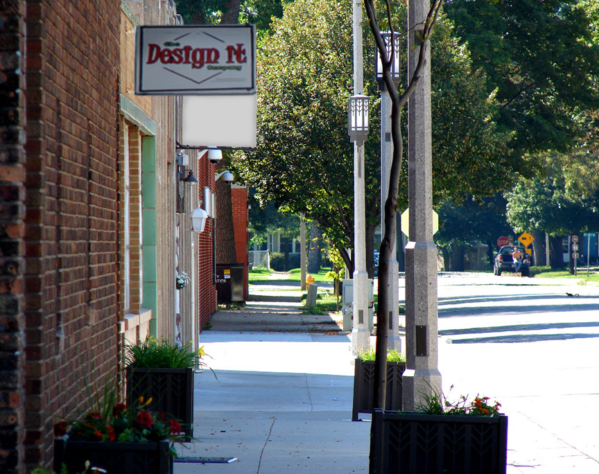 Spencer, IA: Just off Spencer's main street. Still more shops and plenty of greenery!